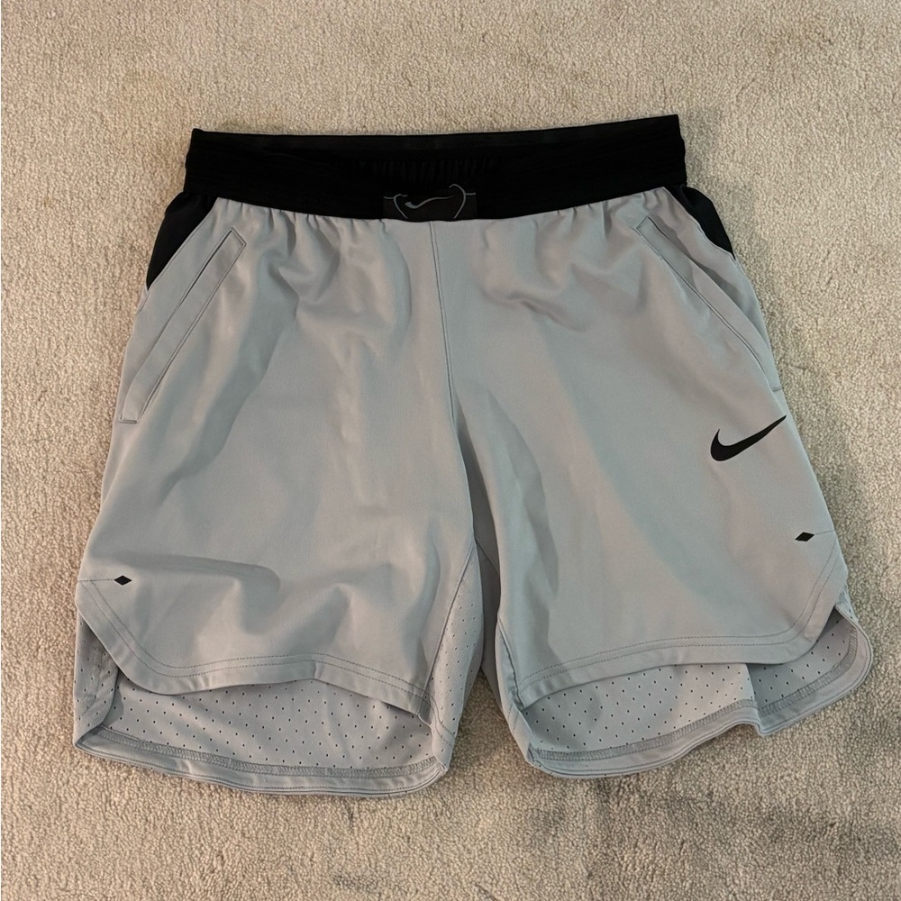 Nike Men's Light Gray and Black Athletic Shorts